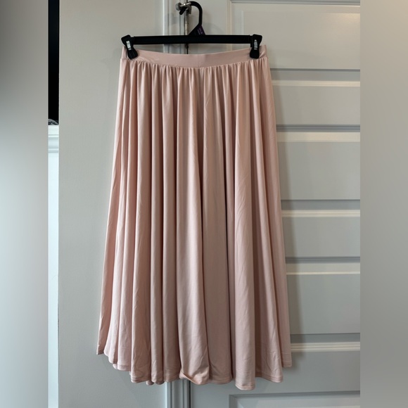H&M Dresses & Skirts - H&M Soft Pink A-Line Skirt size M